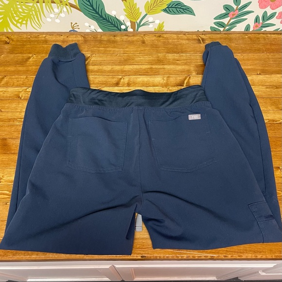 Figs Scrub Set- *Limited Edition Dark Harbor* XS - Picture 7 of 15